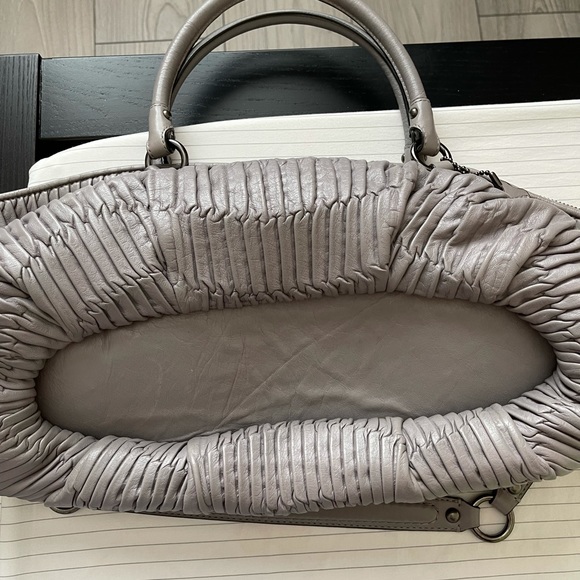 EEUC COACH pleated Leather Should Bag • AUTHENTIC - Picture 4 of 9